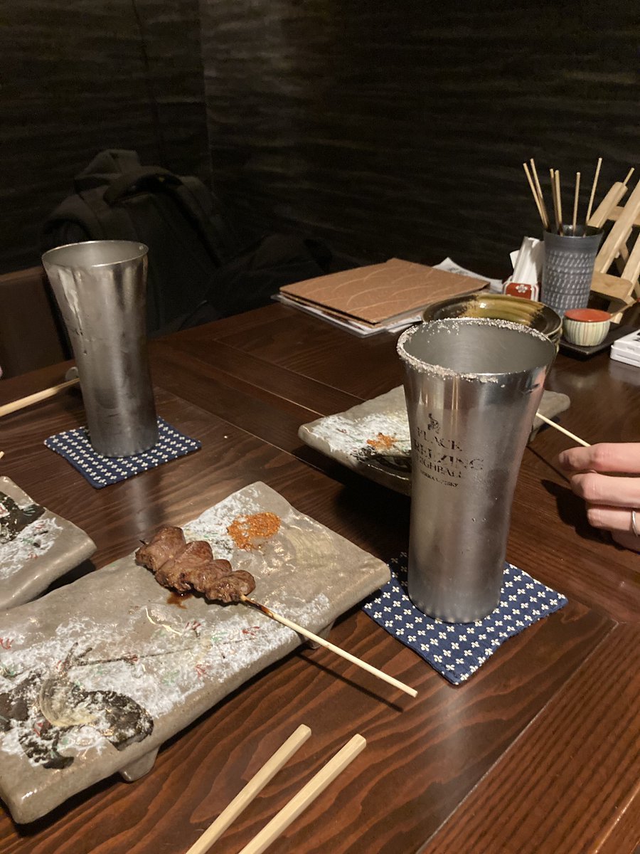 sora_tobiuo's tweet photo. 【初オフ会で錬金術】

ぼんチルメンバーと
はじめてオフで会ったけど

刺激ありすぎて
あっという間の
3時間半。

情報交換の量も質も
オプチャ、DMの
比じゃない…‼︎

オフ会やば。

昭和世代の
脳みそパンパンすぎて
帰宅したら力尽きてた…

凡人くん @ganbaru_bonjin は
ほんと凡人くんだった！
↑
いい意味で！

変わらずイケボで
有益情報出る出る…！

凡人くん知って
#なまいきくん tips購入して
ずっと見てるけど

この人を選んだ
過去の自分に言いたい…

「ナイスプレー‼︎
40年生きた中でも
指折りのナイスプレーだよっ‼︎」

そのくらい
オフでも魅力ある人！

これはぼんチル伸びるわ…‼︎

仙人くん @sennin_kun は
人間性可愛い人。笑

スケジュール調整から
お店の予約まで
ありがとうございます！
↑
動きが早いし
お店のチョイスが良い！

AI強強なのに
その可愛いキャラ感は
なんだ…⁉︎

しかも別垢の
フォロワー4桁って
エグすぎでしょ…‼︎

ポテンシャル半端ないわ。

アカウント設定に
調整加えて進化するから
ほんとにフォローした方がいい！

ここじゃ出せない話しとか

ビジ界隈の現状
これからの方向性

なまいきくん
しかぁさん
コキさん

3人の魅力の偉大さ。

凡人くんの話し聞いて
さらに神格化された！

もうこれ

“7000円”が“100万円”に

化けるイメージしか
できない���らい

【オフ会錬金術】
発生してたわ…！

しかも2人とも
40代の昭和世代にも
隔てなく接してくれて

優しすぎるでしょ…泣

ぼんチル最高すぎ！

他のメンバーとも
オフ会したいし

情報共有して
みんなで勝ちたい！

なまいきくんオフ会も
本気で行きたいっ…‼︎
↑
切実に。

“交流”の大事さって
間違いない！

アカウントの向こうにいるのは

“人”

“繋がり”は大事だし
どんな人と繋がるかも
本当大事！

なまチルでも
特にぼんチルは最高！
“人”が素晴らしい！

あとはもう“継続”！
これ一択。

なまいきくんも言ってる
“継続”さえすれば
絶対勝てる！

凡人くんもそれは
アツく語ってて

見渡せばなんでか
ひと目でわかる。

あの頃の人達は
いないから。

“覚悟”“決意”“勢い”

これだけだと
ほんと続かない。

“継続”に必須なのは

“交流”“繋がり”“のんびりマインド”

これに限る！

40代昭和世代
普通の会社員でも

Xガチ０からでも
続けられる秘訣は

とびおポスト見てくれれば
間違いないから

フォローしてあげてね！