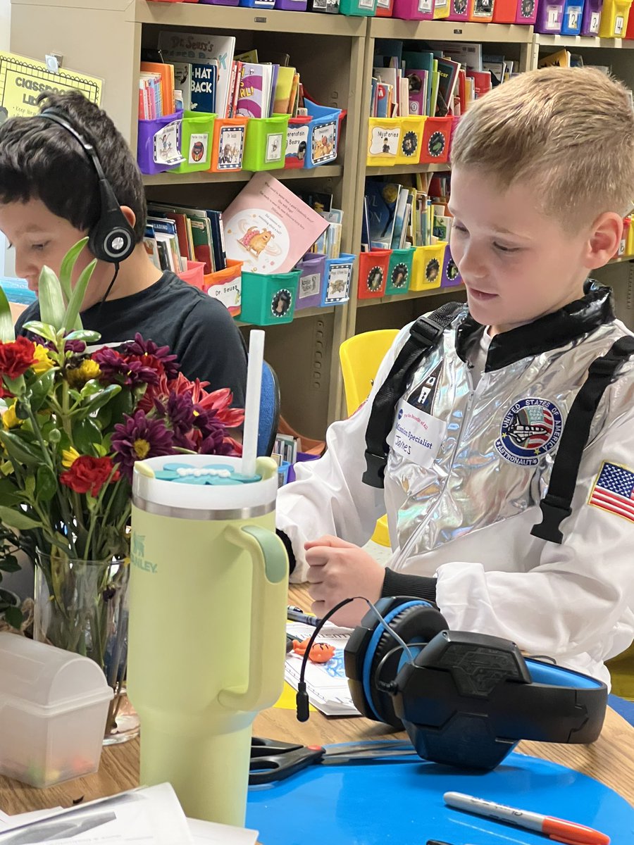 REDDytolearn's tweet photo. Trip to the moon was a success! Check out our astronauts working together to research and write about the planets. @laurabutler618 @andylallison @Allisonriven @Urrica_Teaches @SweetAppleES https://t.co/OajRSYnn3G