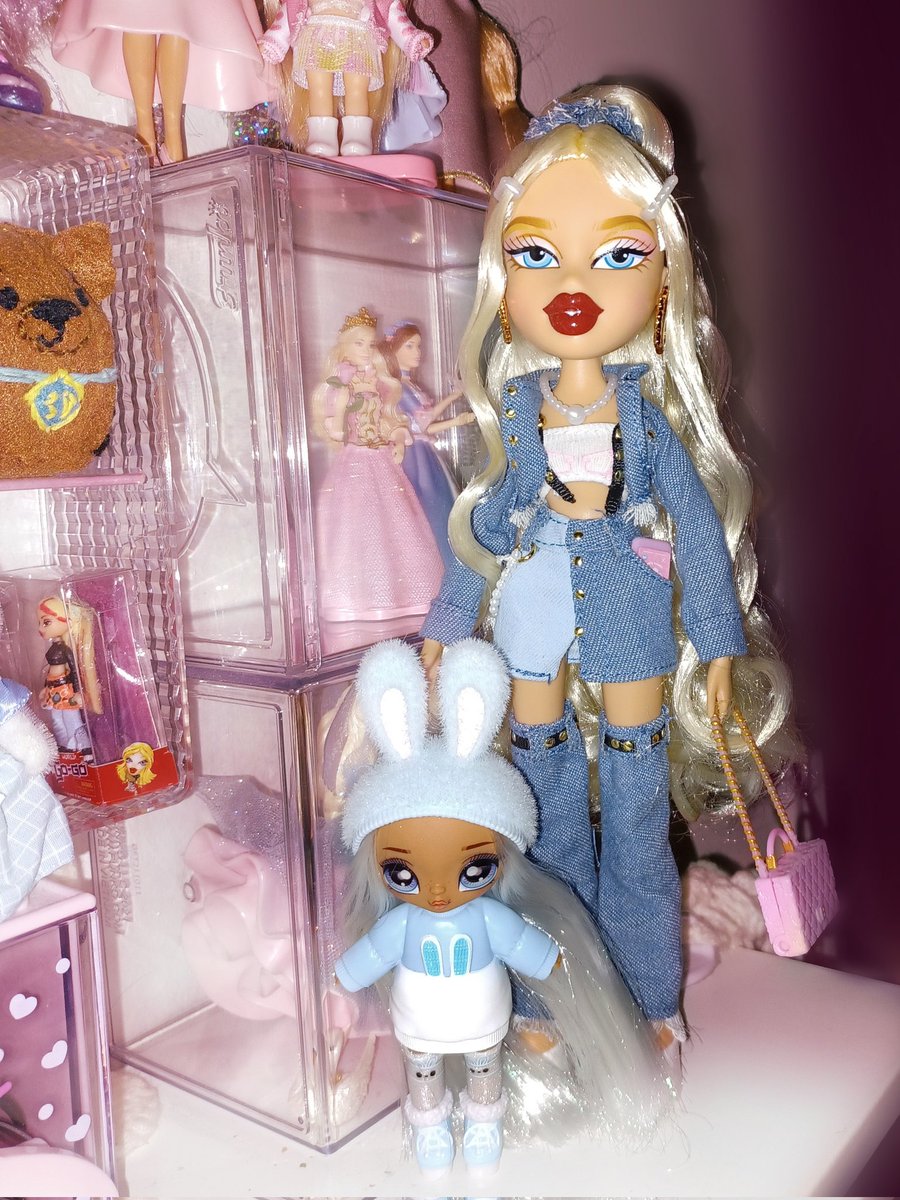 Cloe is a mother 🥺💕
.
#dolltwt #bratz #bratzcloe #Cloe #nananasurprise #nananasurpriseminis #aspenfluff #doll #dolls #dollcollector #fashiondoll #kawaii #cute #pink #barbie #bunny