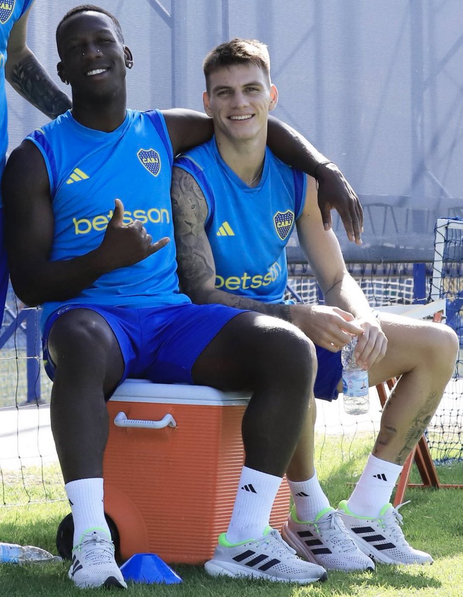 la12tuittera's tweet photo. 🎩Zenón ha sido adoptado por “El Rayo” ⚡️ https://t.co/Vo8yrsP184