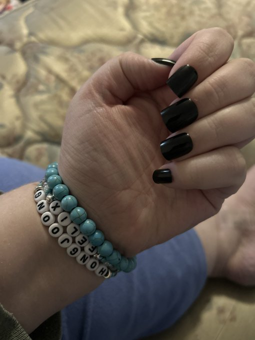 Funeral Manicure 💅🏻 https://t.co/efGPhoIBJh