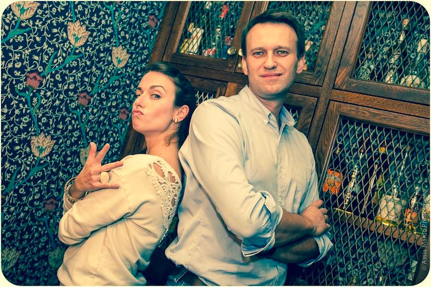 A friend just reminded me of this: Alexey @Navalny came to my going away part when I was moving back to the U.S. in 2012. He tried to convince me not to move, Russia was just getting interesting, he said. Then we took a photo, I told him to look gangster. 💔