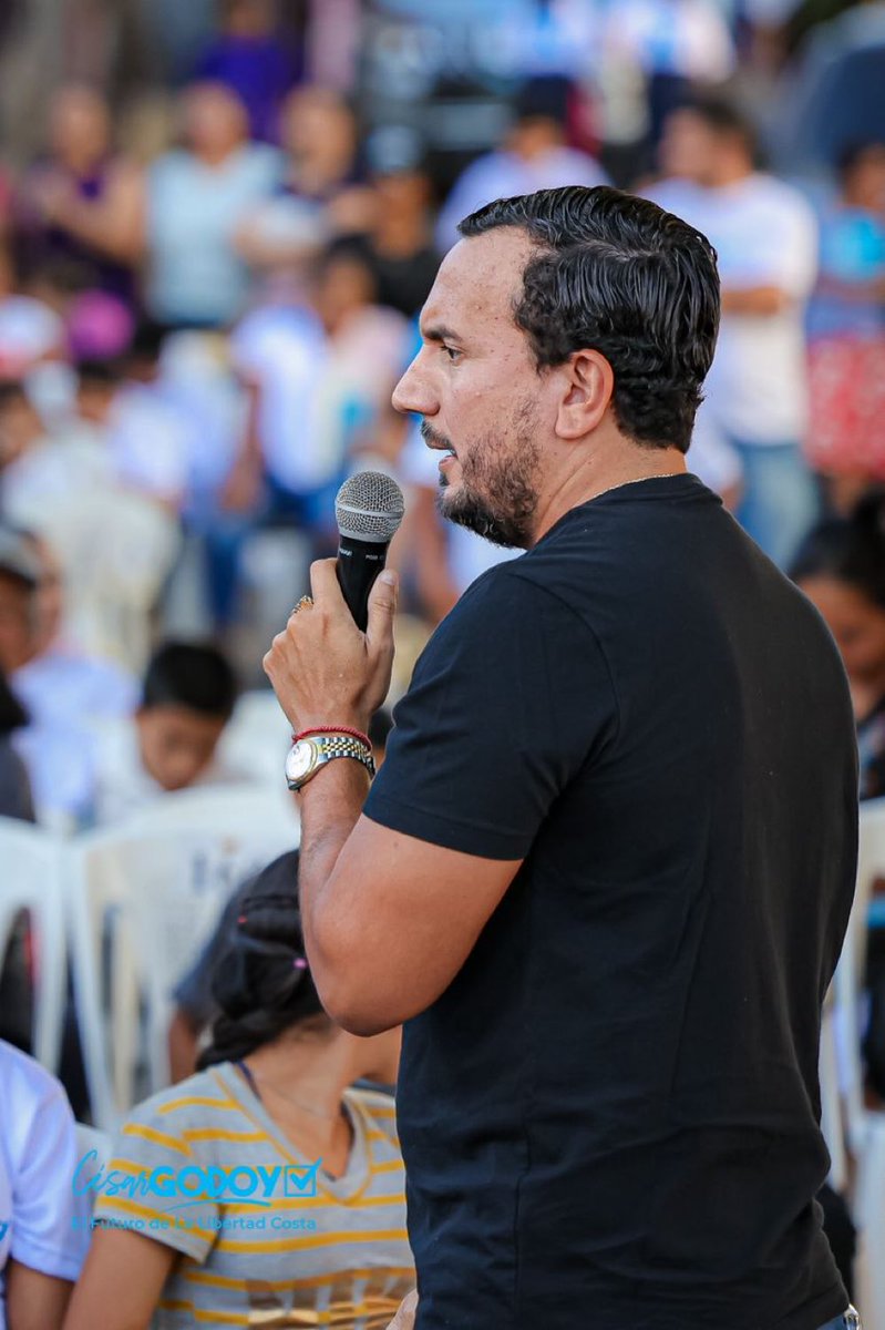 politicaestereo's tweet photo. #CesarGodoy | “Llevaremos la primera universidad en La Libertad Costa y los alumnos van a poder estudiar gratis. Antes que termine el 2024 van a tener la universidad con 13 carreras”, adelantó el candidato a alcalde de La Libertad Costa, @CesarGodoyNi. https://t.co/yeSpGAdSNY