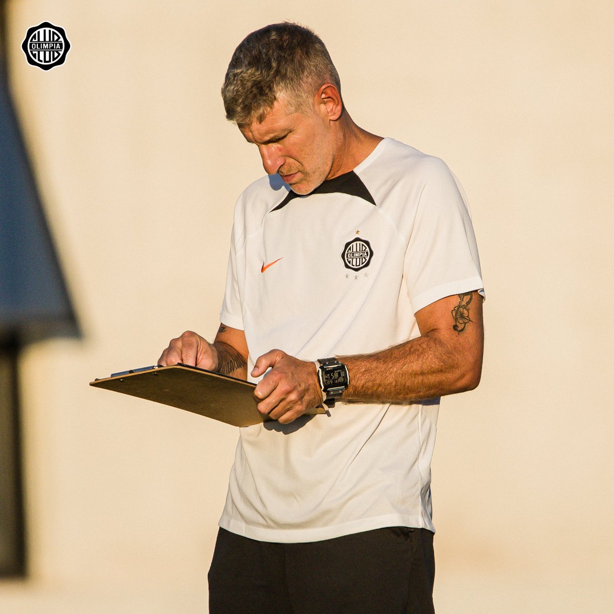 📝⚽️

𝘈𝘫𝘶𝘴𝘵𝘢𝘯𝘥𝘰 𝘥𝘦𝘵𝘢𝘭𝘭𝘦𝘴 𝘱𝘢𝘳𝘢 𝘦𝘭 𝘥𝘦𝘣𝘶𝘵.

¡Vamos, Profesor! 🔛
