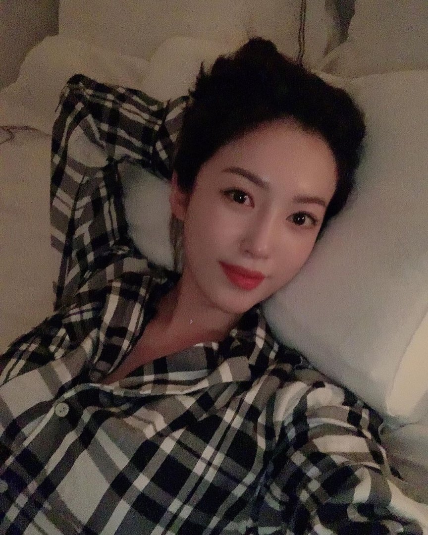 I'm bored. Who wants to talk? 🤔