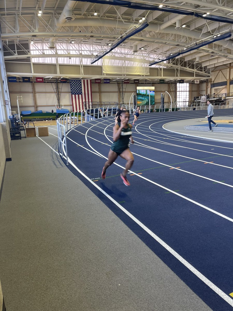When two of your best alumni end up in the same conference there are bound to be shenanigans!  🐝  keep on killing it out there Gracie and <a href="/lauryndc/">lauryn clarke</a>