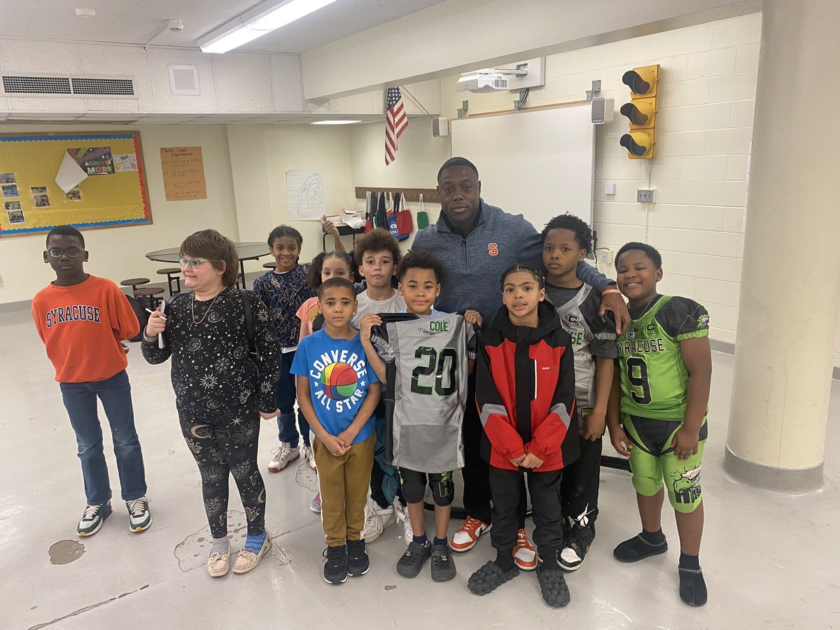OasisSCSD's tweet photo. Great visit from Syracuse Football team a great way to kick off Winter Recess. Thank you Ms. Angela Davis and Oasis staff for the welcoming! @SyracuseSchools @OasisSCSD https://t.co/2qgYFGi5pT