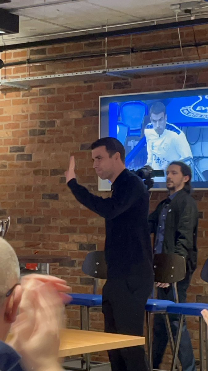NAToffees's tweet photo. The weekend tour got off to a great start tonight, with some of the crew at the @EvertonHeritage event to see Seamús Coleman pick up the Dixie Dean Memorial Award.

A chance to also bump into Evertonians Derek Temple &amp; Dave Watson.

#ToffeesOnTour24 🔵⚪️ https://t.co/spq0axfwKo