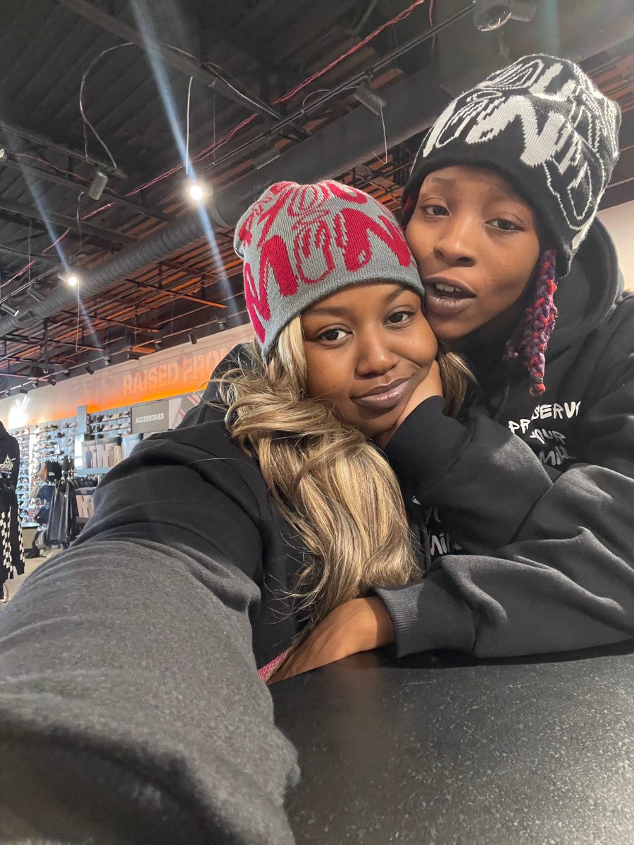 Leshabeee's tweet photo. Man I love this woman 🫨🌈 https://t.co/3O94L3u8ZG