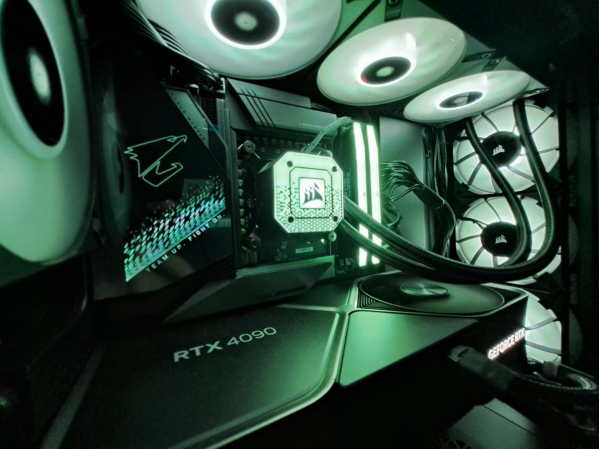 Flydonttrip's tweet photo. New motherboard lookin purdy 🍃 https://t.co/kkBzFPIze2