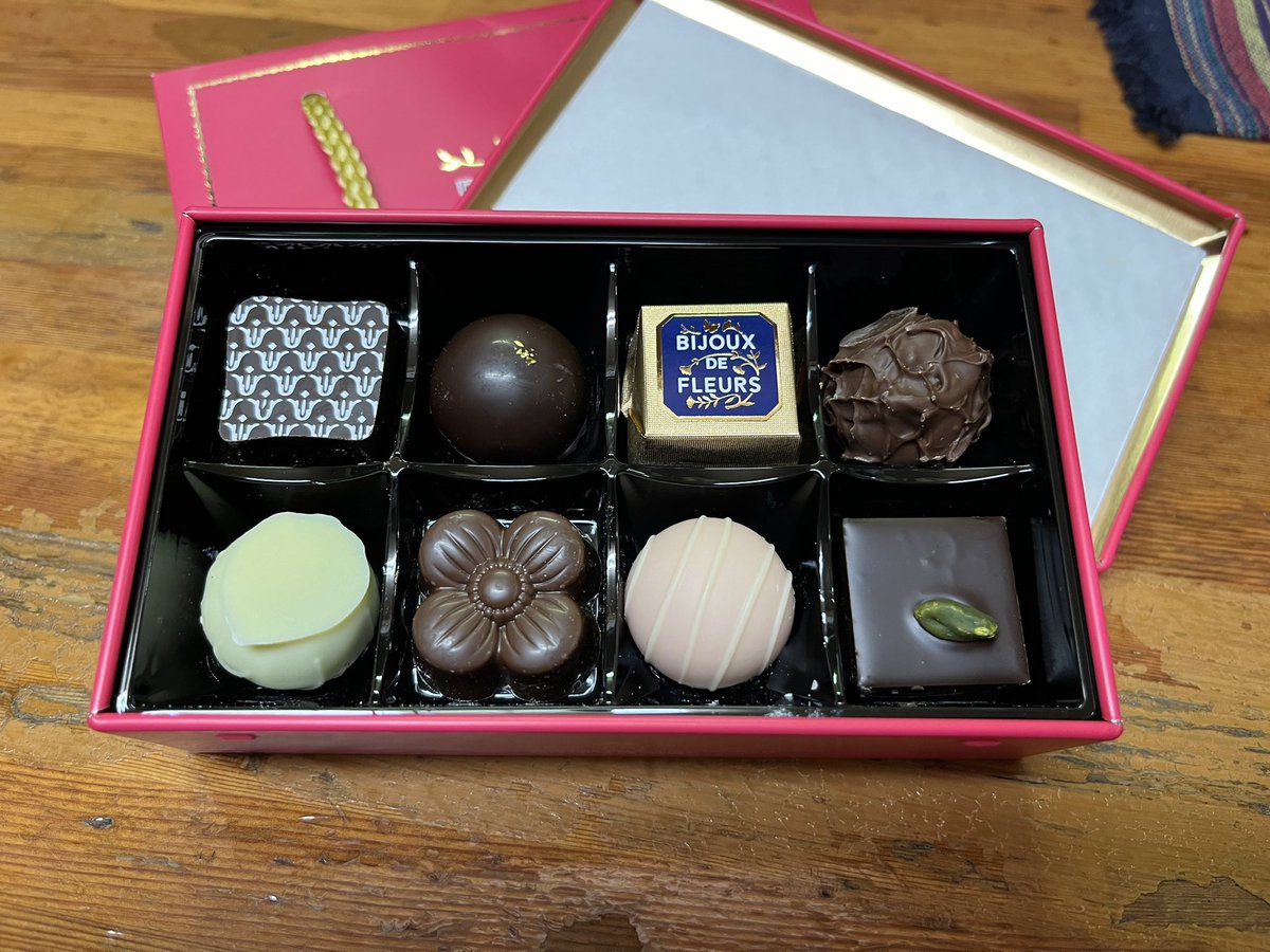 モロゾフのチョコいただいちゃった😅
わざわざ時間を割いて用意してくれたのですね。
このところストレスMAXだったから、素直に嬉しい☺️