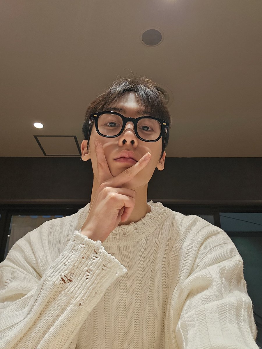 offclASTRO tweet picture