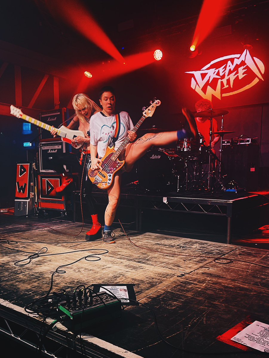nikkidarling's tweet photo. dream wife • the garage • glasgow • 16/2/24 https://t.co/V3YosoNLfb