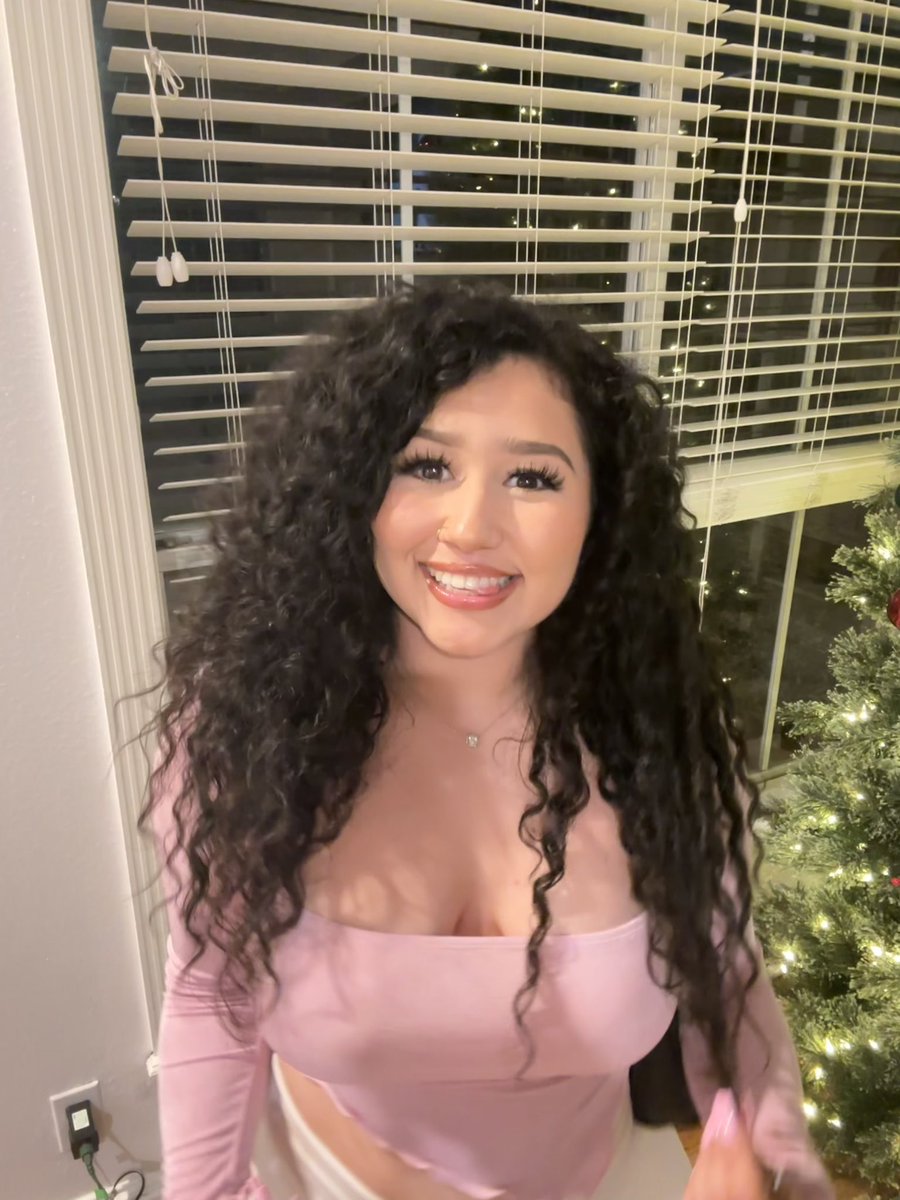 Mishellleeeee's tweet image. I’ve been gone a min