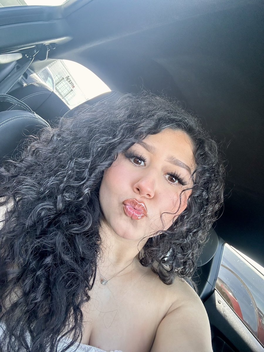 Mishellleeeee's tweet image. I’ve been gone a min