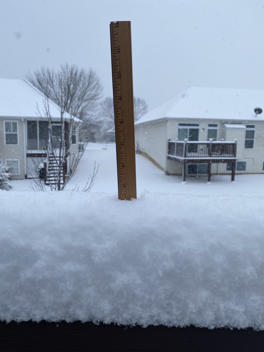 JimG0918's tweet photo. @NWSStLouis 4.25” in O’Fallon MO @ 2:10p https://t.co/AcAJ2ISxvF