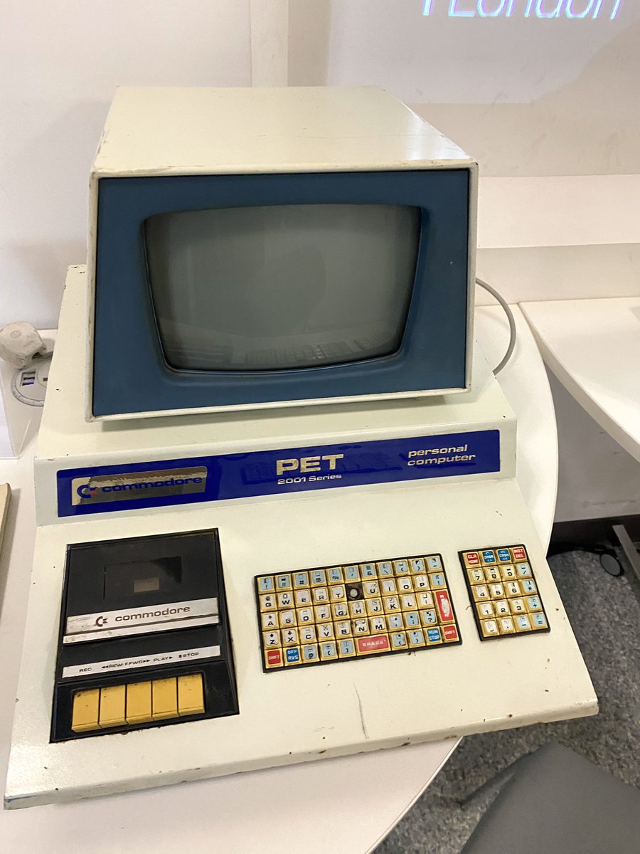 osayuki24's tweet image. I had a great time at the Creating The Everything Device Exhibition at my university. I saw computing devices from different times in history, and I played some vintage computer games. Technology has come a long way. #EverythingDevice #TechExhibition