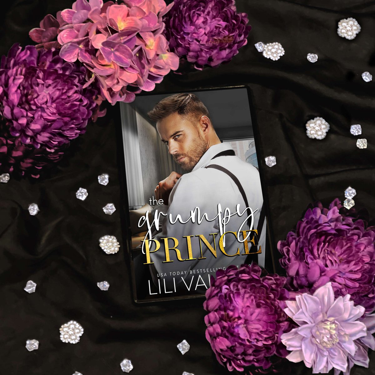 PiperRayneRocks's tweet photo. FREEBIE ALERT! 

𝘗𝘳𝘪𝘯𝘤𝘦 𝘑𝘦𝘧𝘧𝘳𝘦𝘺 𝘪𝘴 𝘢 𝘣𝘰𝘴𝘴𝘺, 𝘴𝘮𝘶𝘨, 𝘰𝘷𝘦𝘳𝘱𝘳𝘰𝘵𝘦𝘤𝘵𝘪𝘷𝘦 𝘨𝘳𝘰𝘶𝘤𝘩 𝘢𝘯𝘥 𝘵𝘩𝘦 𝘭𝘢𝘴𝘵 𝘮𝘢𝘯 𝘐 𝘸𝘢𝘯𝘵 𝘢𝘯𝘺𝘸𝘩𝘦𝘳𝘦 𝘯𝘦𝘢𝘳 𝘮𝘺 𝘝-𝘊𝘢𝘳𝘥.

Download your free book here: https://t.co/SLhqF3gKOt

#bbbcauthors https://t.co/0ZoVGvo0Cn