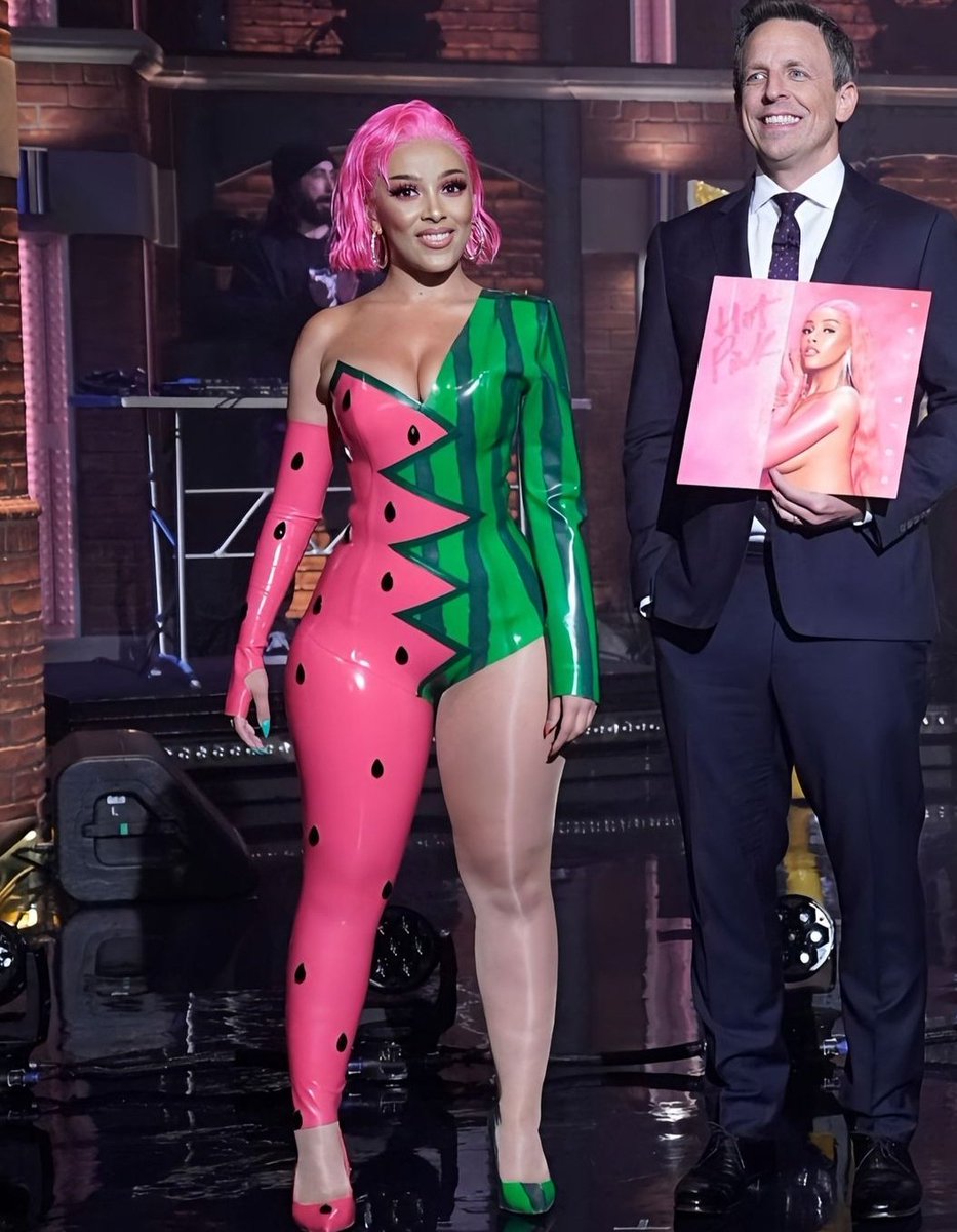 CaligulaisEddie's tweet photo. I miss thick Doja Cat https://t.co/Kfq51iR8RZ