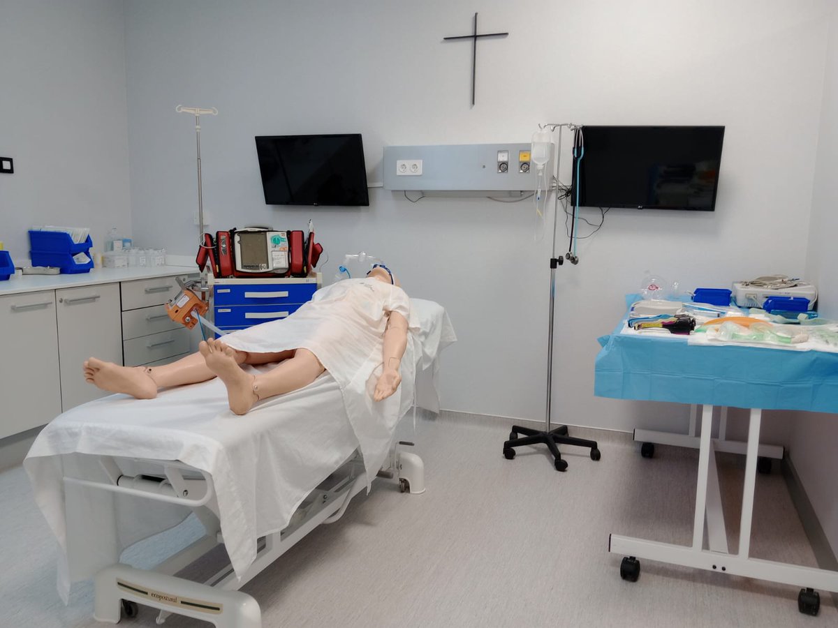 Miguel50308609's tweet photo. Hoy 2ª parte con nuevos talleres.

El curso de urgencias médicas con simulación clínica UCH CEU sigue avanzando!.

!Mañana aún les espera lo mejor! 

@uchceu @AtienzarNieves @clarapiqueres @EstherSalt https://t.co/Rg754PoY8p