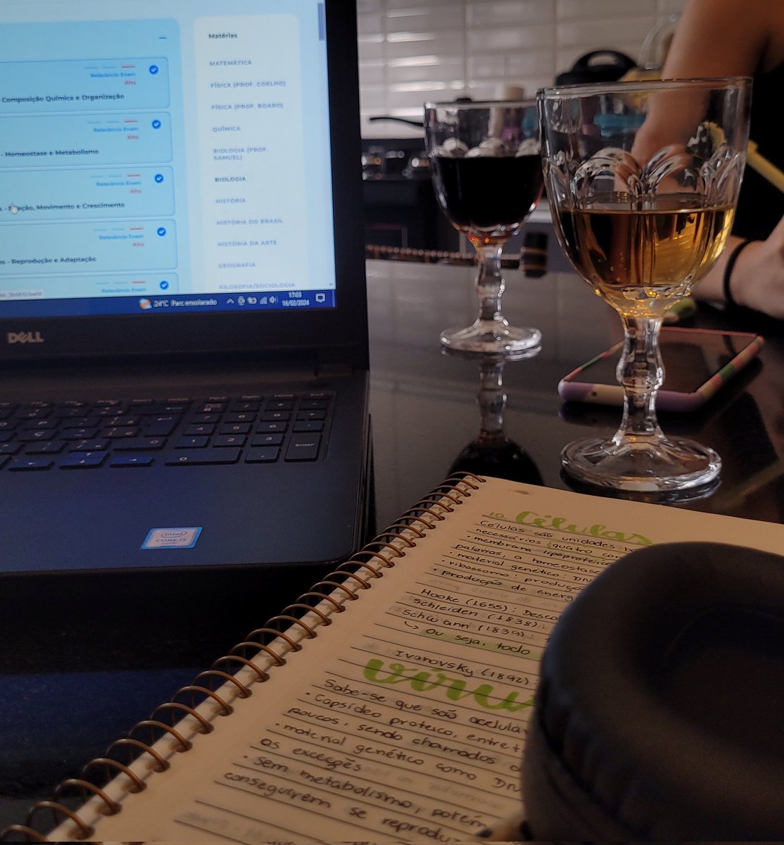 yustudiest's tweet image. estudando hoje assim! @studiesths