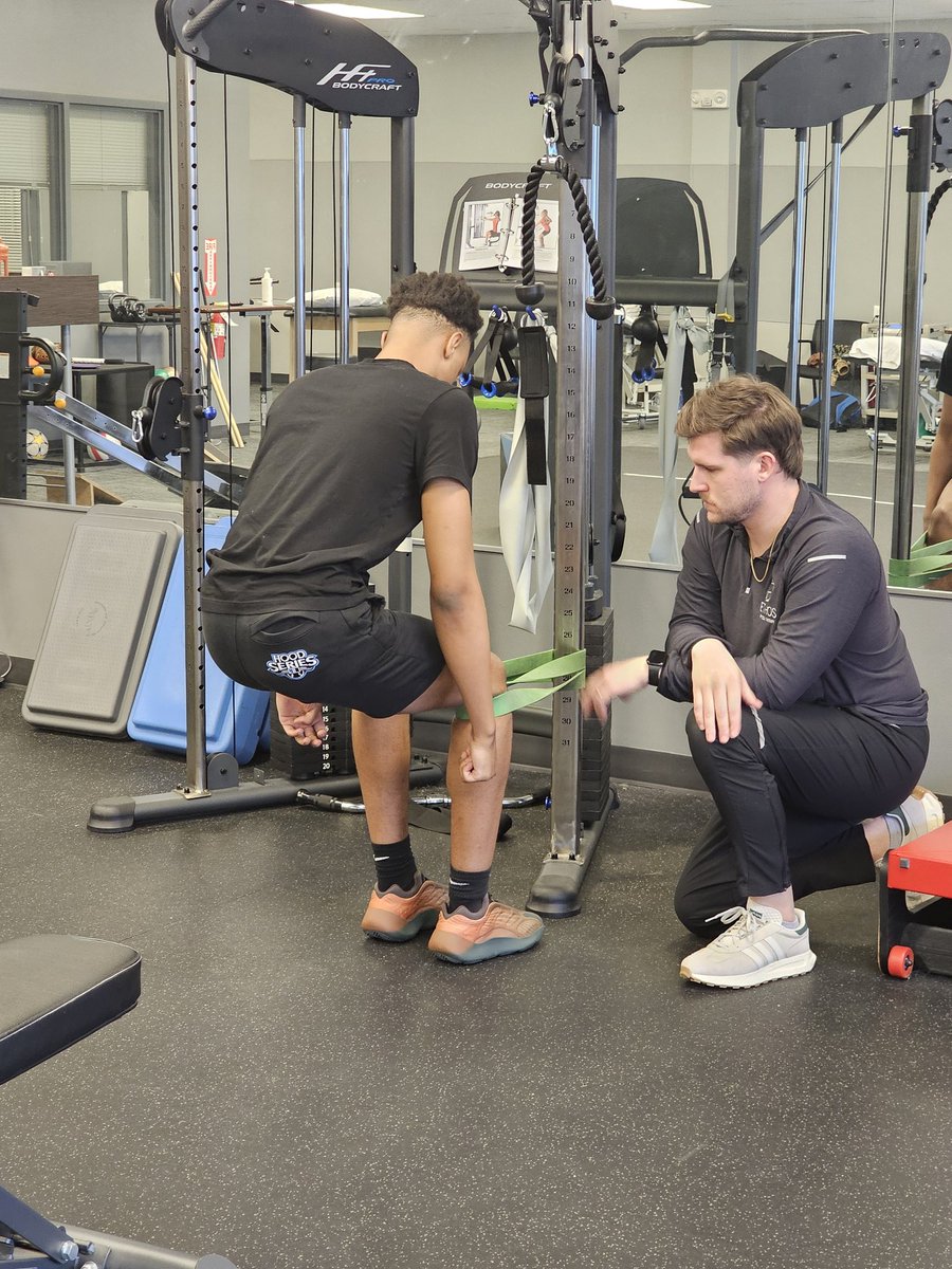 TerranceCurryII's tweet photo. In Physical Training @EthosHumanPerformance working hard to get back on the court soon!
@Nate_Frisbie https://t.co/cGfubEdJe7