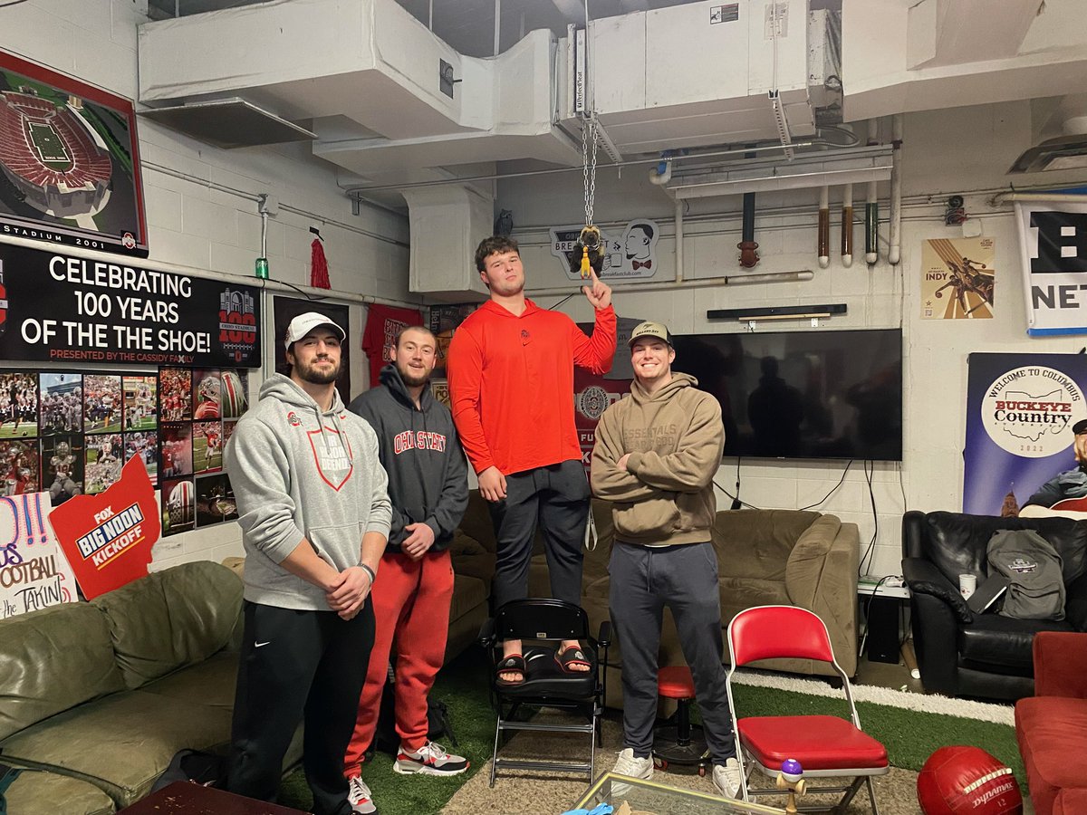 osushoecrew's tweet photo. A couple of Buckeyes stopped by the ‘Shoe today.. https://t.co/RB39uJFAh5