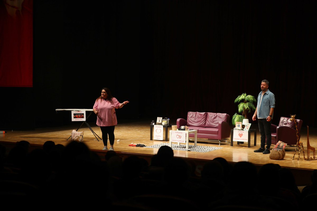 Güzel bir tiyatro oyunu izledik.
Ne  kadar çok gülmeye birlikte eğlenmeye ihtiyacımız olduğunu ve bugün bu oyundan çıkan herkesin evine keyifli gittiğini düşünüyoruz.
Teşekkürler <a href="/erkankaradenizz/">Erkan Karadeniz</a> ve <a href="/tugcekarabayir/">Tuğçe Karabayır</a> 🙏🙏🙏