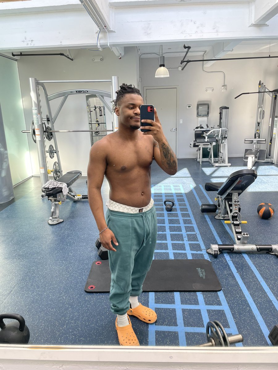 I went back to the gym this week and I felt like a bad bih with the Fenty on tho❕❕❕

Back to back shows this weekend. Looking forward to it 💯. 

Always in my crocs too❕❕❕

#EVERYTHINGBOUJII
#JBOUJII
#MRPWI
#PWI500