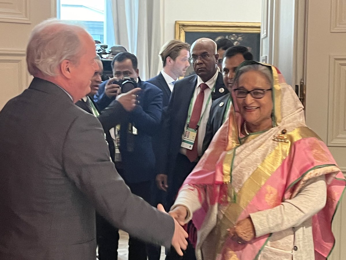 Axel van Trotsenburg tweet media