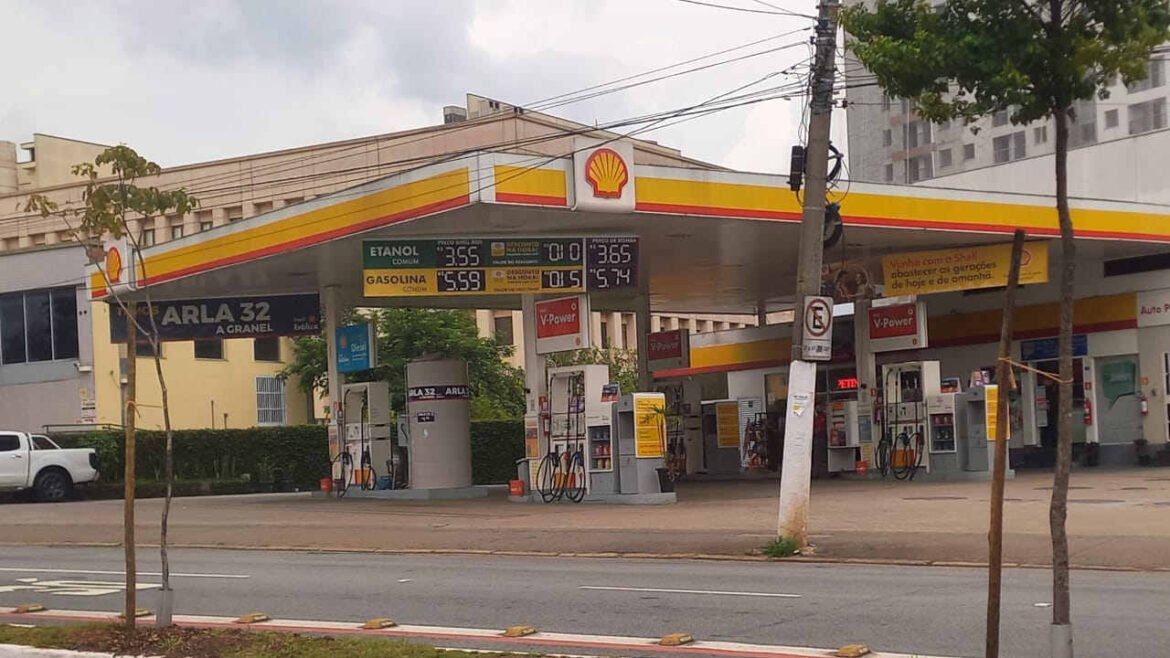Dinheirama's tweet photo. Gasolina e etanol sobem nos postos do Brasil na 2ª semana de fevereiro, mostra ValeCard
https://t.co/q2WWoyuUMv
#valecard #gasolina #etanol #combustiveis https://t.co/et5Z6HG1Ky