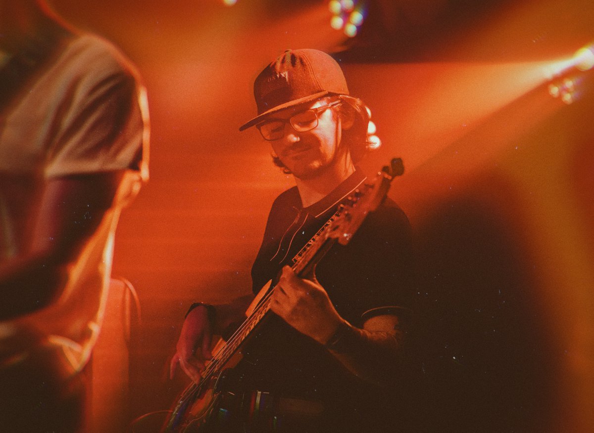 qkband's tweet photo. when the show pics are *chefs kiss* https://t.co/XDMqooI351