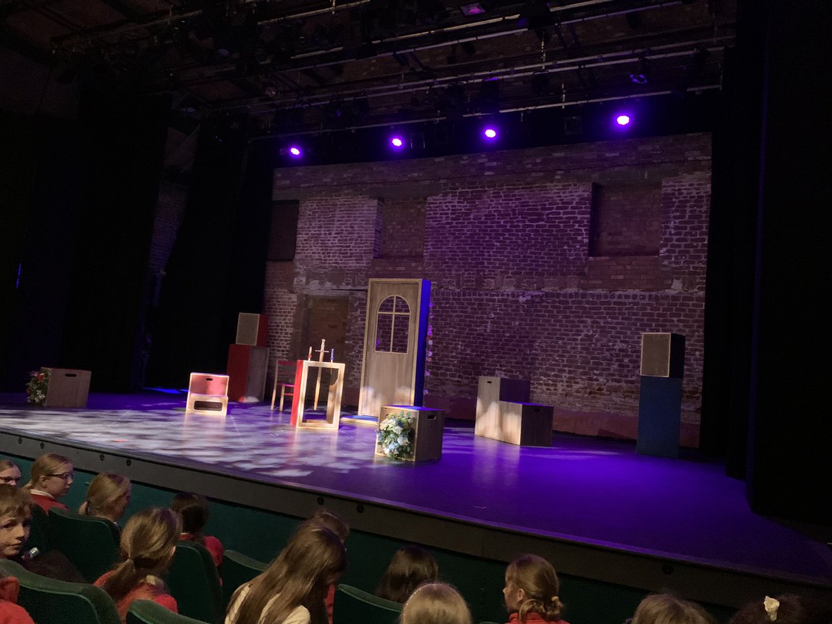 HelenRHoward's tweet photo. A fabulous production of Romeo and Juliet @norwichplay this evening.
@BVSYear_6 loved it!
@TheRSC First Encounters with Shakespeare https://t.co/qhFVCj1Kpk