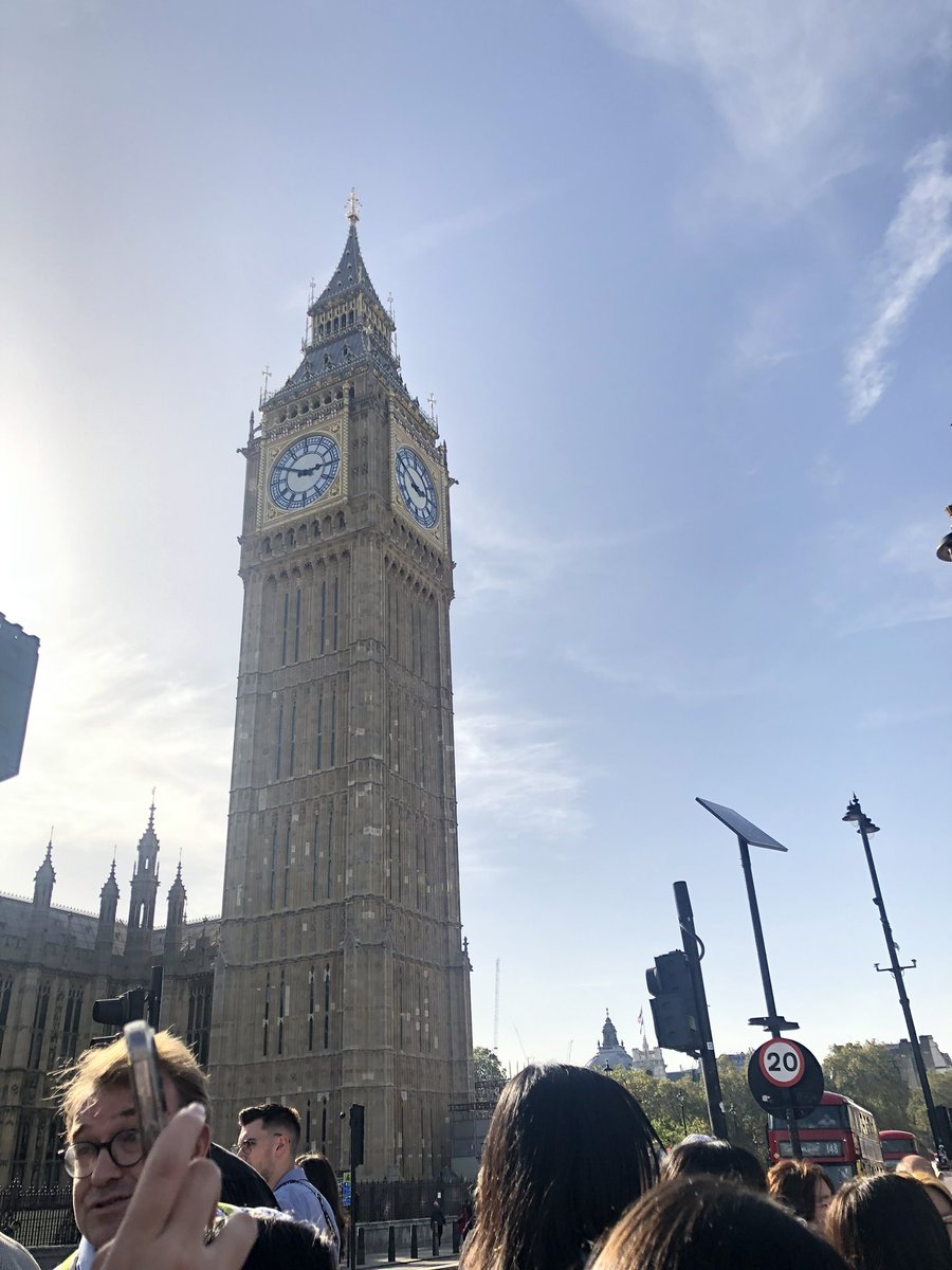 swipperrrrrr's tweet photo. ไปลอนดอนรอบเดียวถ่าย bigben มานับไม่ถ้วน เดินผ่านกี่ครั้งก็ถ่าย https://t.co/xHLKHrjEGS