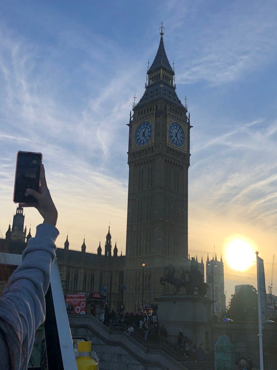 swipperrrrrr's tweet photo. ไปลอนดอนรอบเดียวถ่าย bigben มานับไม่ถ้วน เดินผ่านกี่ครั้งก็ถ่าย https://t.co/xHLKHrjEGS