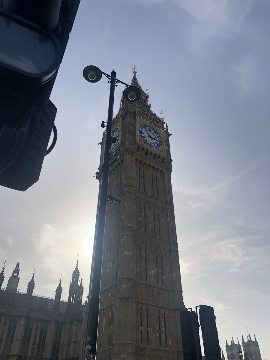 swipperrrrrr's tweet photo. ไปลอนดอนรอบเดียวถ่าย bigben มานับไม่ถ้วน เดินผ่านกี่ครั้งก็ถ่าย https://t.co/xHLKHrjEGS