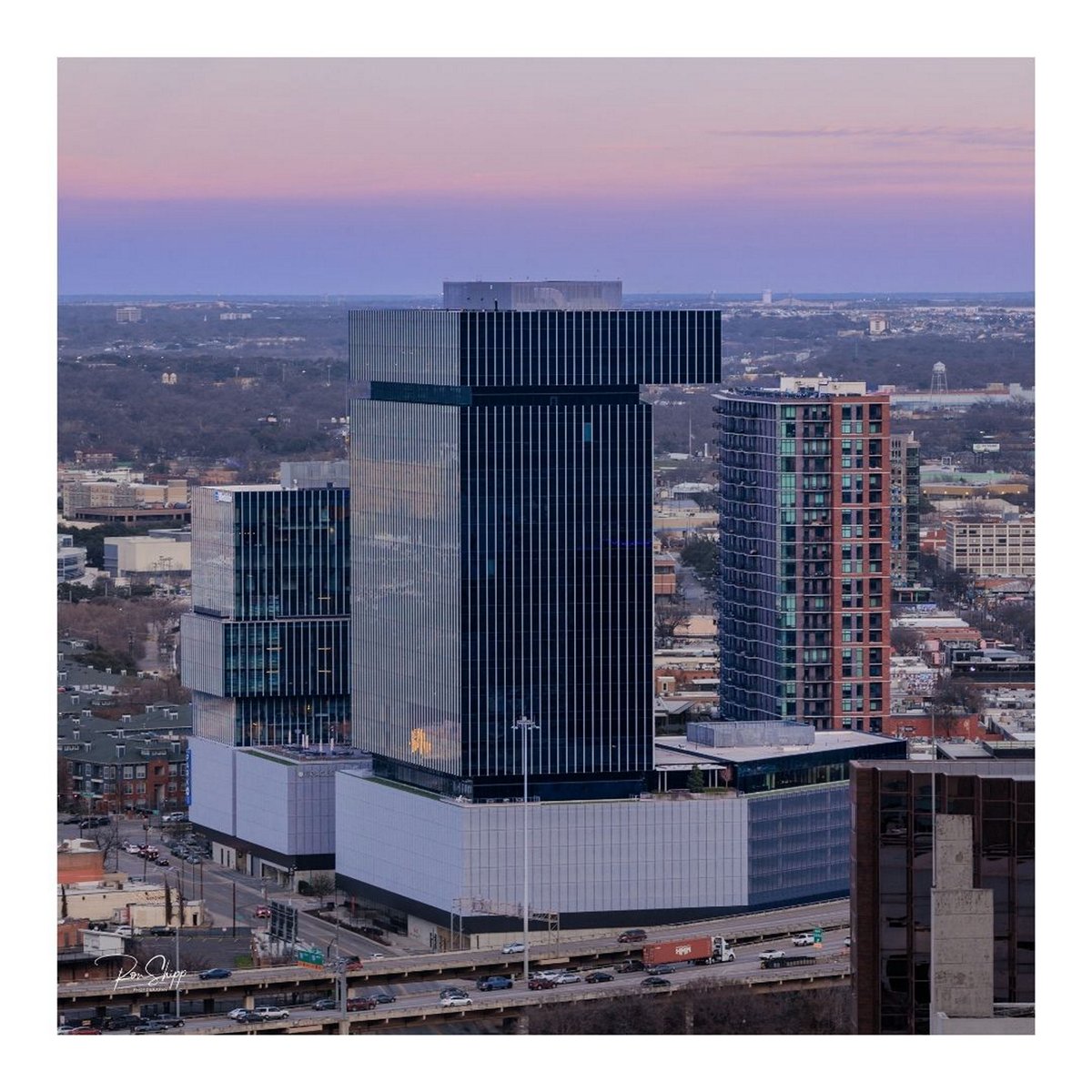 TheEpicDallas's tweet photo. Discover more about our dynamic mixed-use destination, contemporary office spaces, the distinctive @Kimpton hotel, high-rise residences at @thehamiltontx, and meticulously-curated fine dining experiences at https://t.co/X6d9KRmxcI.

📷: Ron Shipp Photography https://t.co/JVNLsZdxTu