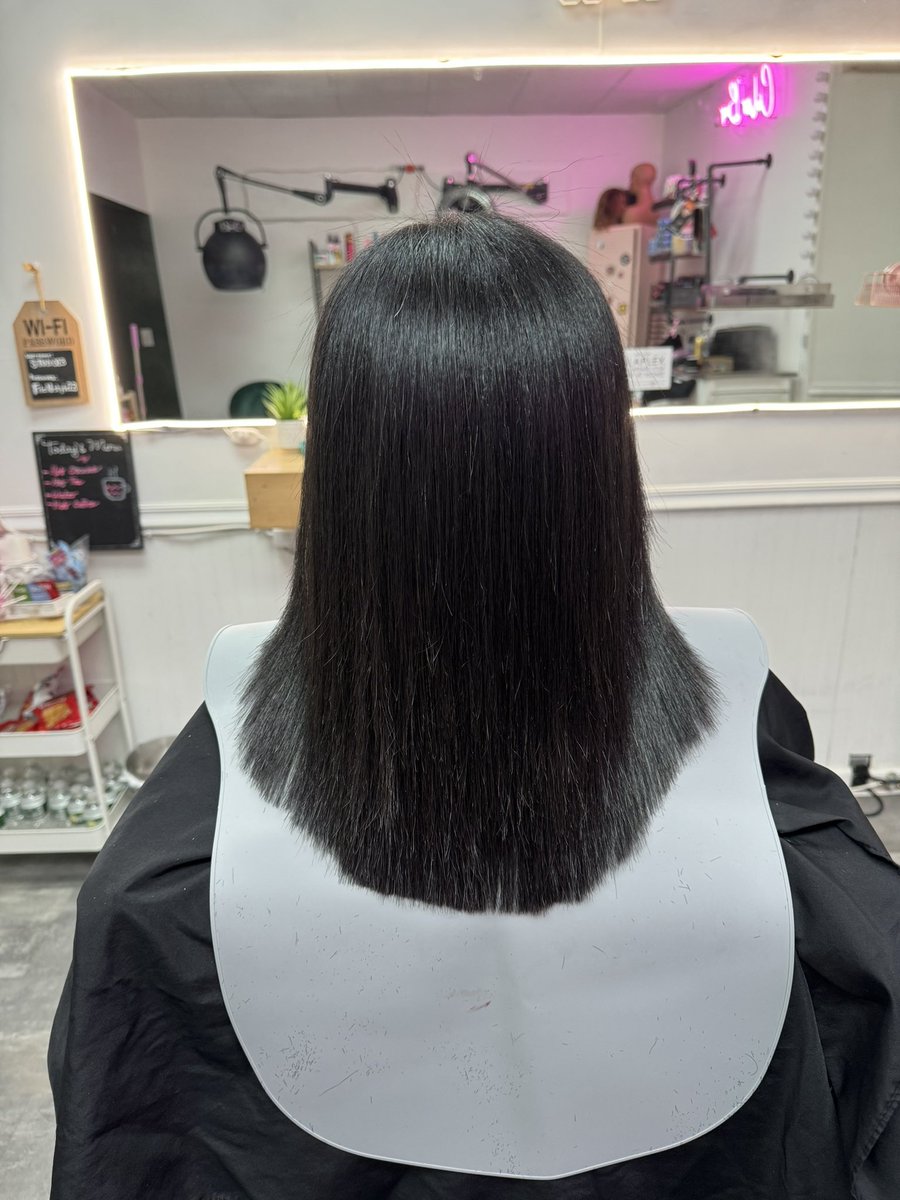 iamyourflyness's tweet image. Officially got my 1st silk press &amp;amp; a trim yesterday🥳this is the 1st time my hair has been straight in 8 years🥹(the pics are b4 &amp;amp; after the trim &amp;amp; the video is the final result)😏❤️‍🔥#SilkPress #NaturalHair #VirginHair #Type4Hair #ThickHair #HealthyHair #RealHair