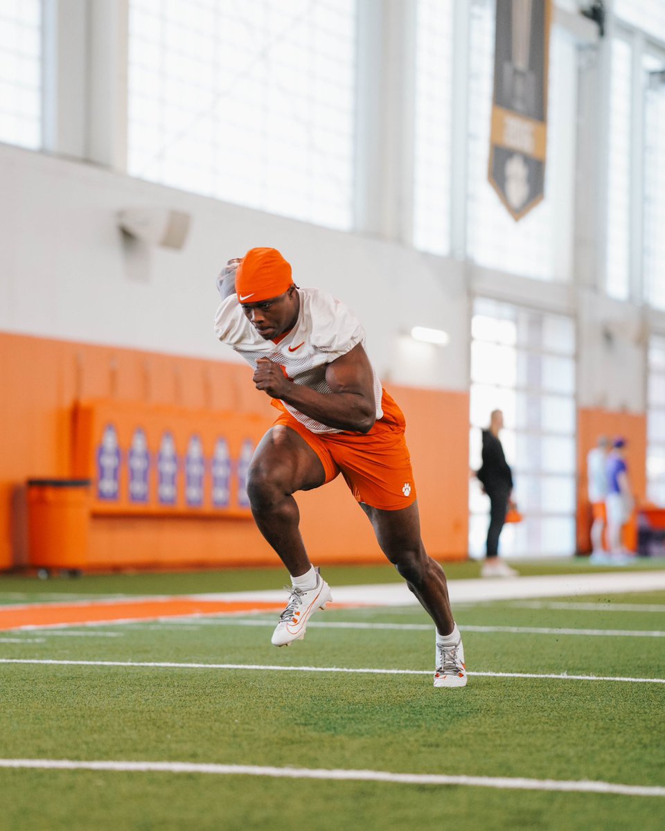 The grind never stops! Everyday is an opportunity to push harder and strive for greatness! @8adamrandall @ClemsonFB #TheBeach #DailyGrind