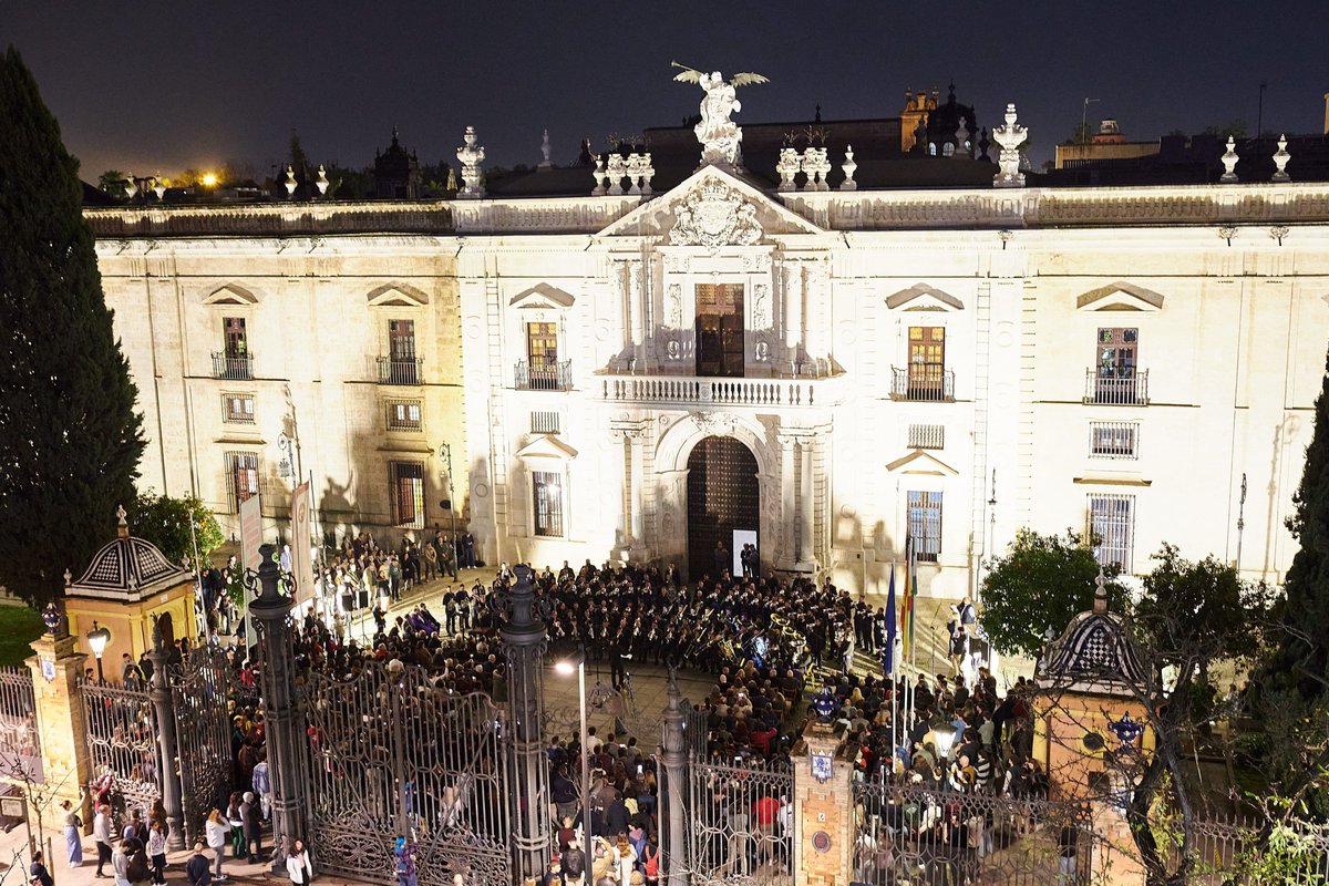 Estudiantes_Sev's tweet photo. Revive aquí el Vía Crucis solemnizado por la banda de @lascigarreras con el que arrancamos la Cuaresma en nuestro #Centenario fundacional.

Gracias a @unisevilla, a los músicos de #Cigarreras y a Antonio Alcocer, autor de las meditaciones.

🎥 https://t.co/Hr7YG4UGVU https://t.co/RaoZ67nqsP