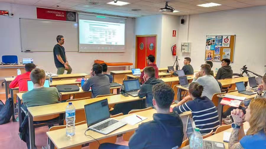 Impresionante fin de semana con clases teórico-practicas sobre #biomecánica de la carrera dirigidas por el gran <a href="/borjarubioferez/">Borja Rubio Férez</a>

El menú de hoy:

- Análisis cinético y cinemático de la carrera
- Evaluación y protocolo de análisis de la Técnica
- Principales lesiones en carrera