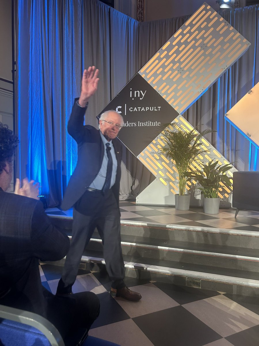 tcddublin's tweet photo. A hearty welcome to Bernie Sanders who is in Trinity tonight for an event organised by the The Ireland.NewYork Project (I.NY) - Bernie Sanders: A Brooklyn Spirit! https://t.co/qgoqDdCk3q
