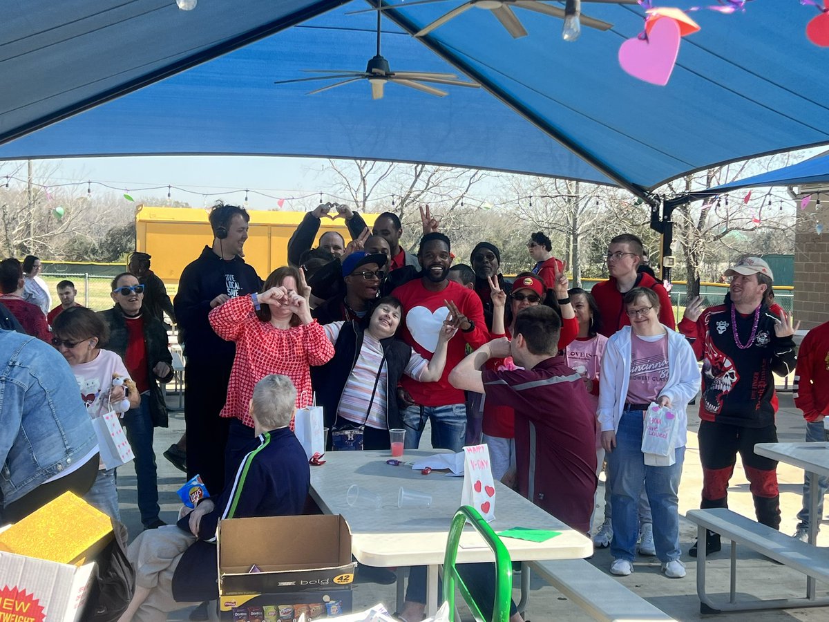 GodsPurpose828's tweet photo. It’s always a lot of L❤️ve when we’re together with our extended family at Reach Unlimited Inc. Putting smiles on faces and making sure they had a good time was the goal, and we did just that.  Thanks again Reach Unlimited and staff for always having us. #love #reachunlimited https://t.co/0Tbeq9Bgiw