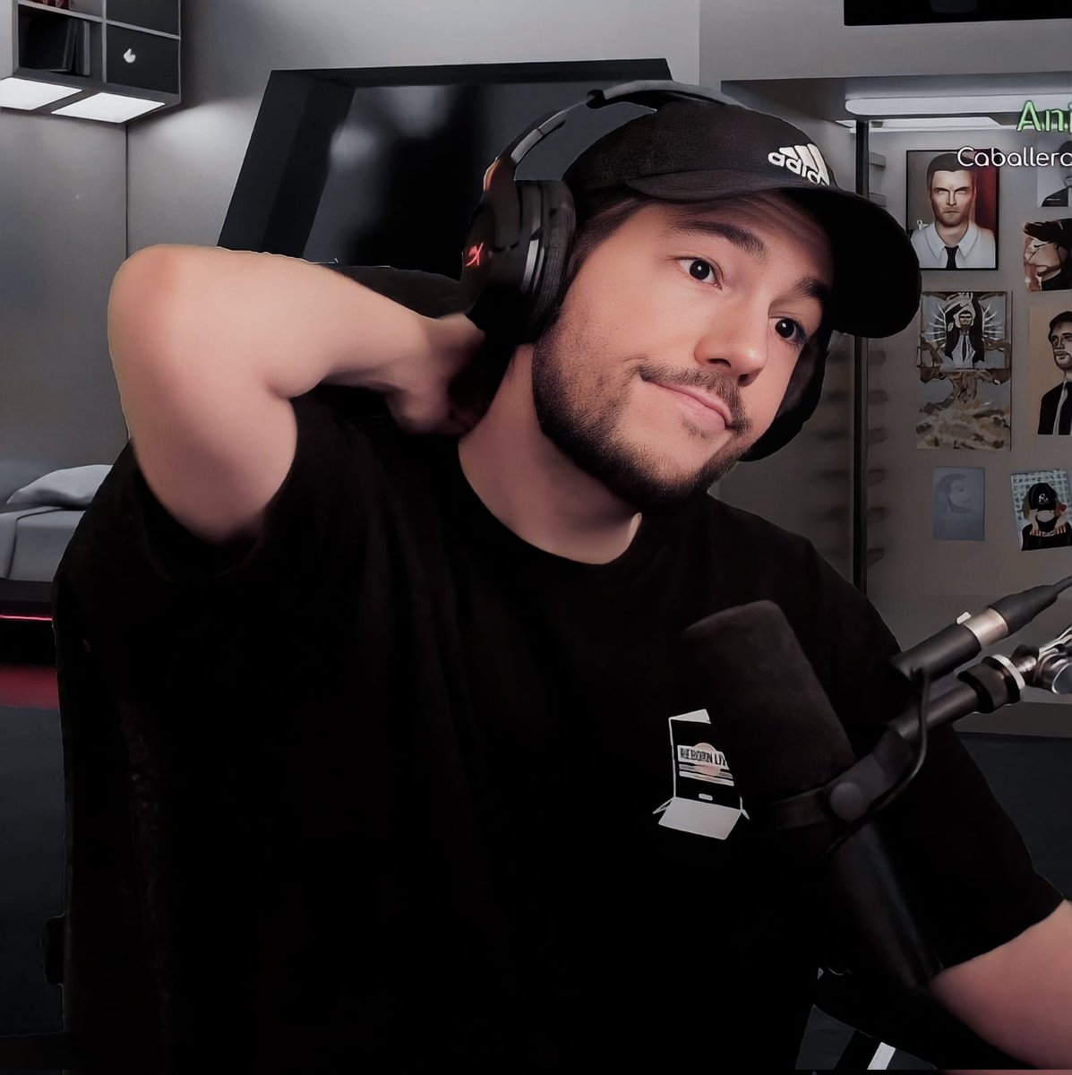 Isa_cm7's tweet image. Puesto #14 - Con un total de votos: 18

- Camiseta Caja negra (Regalo comunidad)