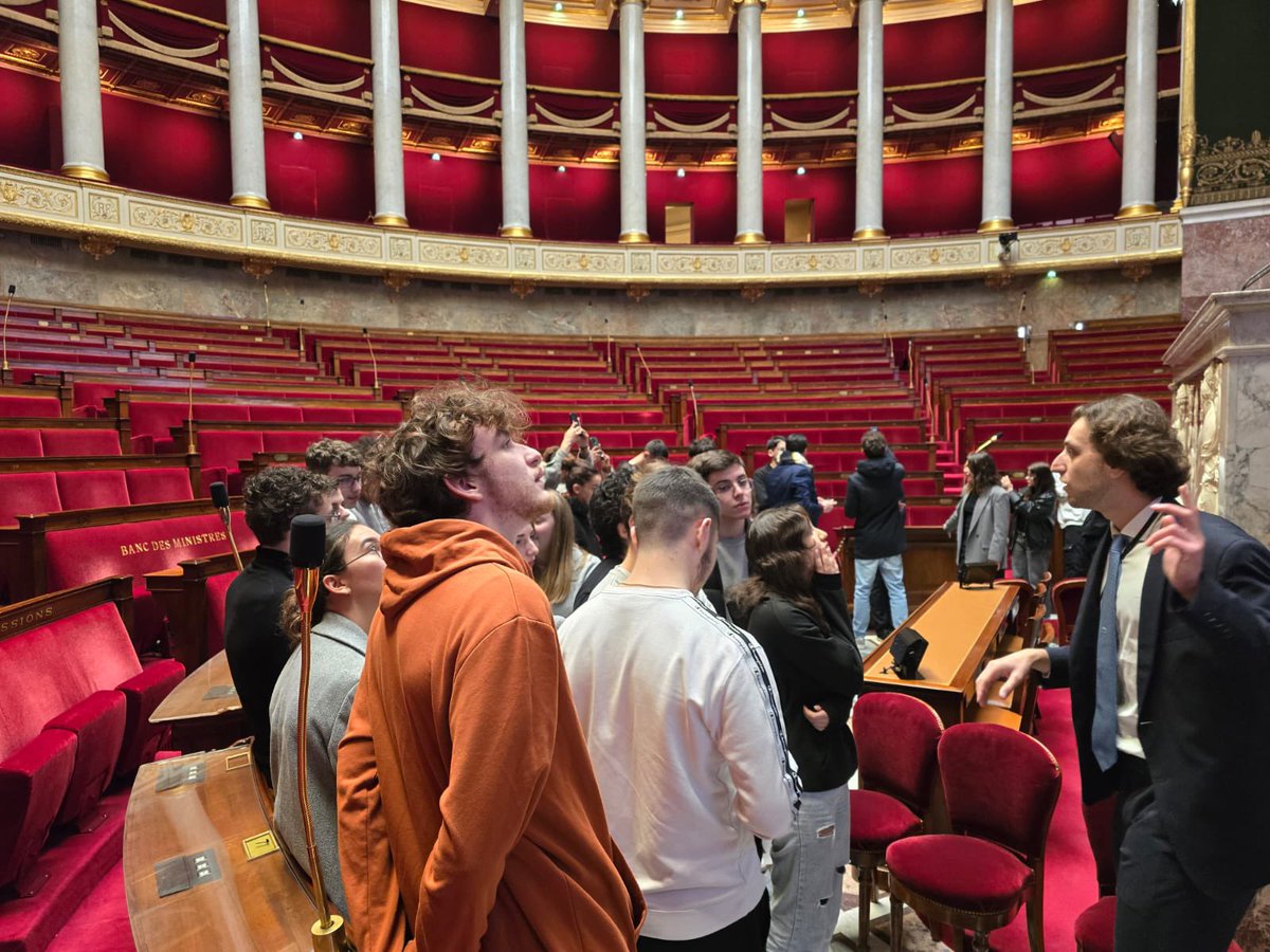 DuhamelLycee's tweet photo. Sous les ors de la République | Visite de l’@AssembleeNat par nos terminales STi2D &amp; STMG. Vivre la citoyenneté au contact des lieux de pouvoirs et comprendre les interactions avec l’Histoire en poursuivant la découverte par la visite des @INI_Invalides https://t.co/U2KQwHH6Tb