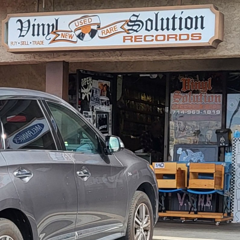 PunkRockTours's tweet image. Support your local #RecordStore! 
#VinylSolution #HuntingtonBeach #PunkRockTours
