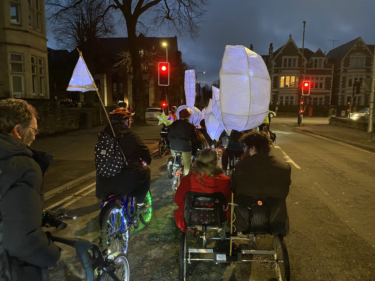 scowlingmonkey's tweet photo. Got invited on the @PedalPower_Diff Swan Lantern Ride. 

It was fab! A gentle cycle through Cardiff city centre supporting accessible cycling. 

Superb swan bike and great lanterns lighting the way! 

Awesome marshalls too, who halted traffic and kept us all safe. https://t.co/EpifubrWQz