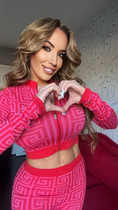 Love you #TeamRR 🩷❤️ https://t.co/8KOAykzA9x<a href="/tag/teamrr"class="tags">#TeamRR</a>