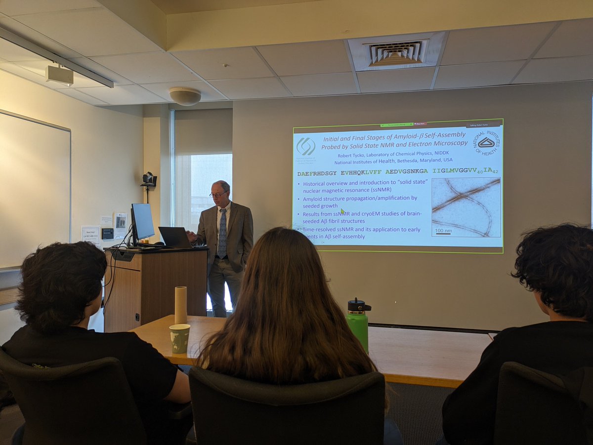 unudurupati's tweet image. It was such a privilege to listen to Dr. Tycko speak about his research and meet with him at the early career luncheon. #amyloid #fibrils #abeta #Alzheimers 

Thank you @theOUlab , @ThePunihaoleLab , and @UVMHeartBrain for this opportunity.
