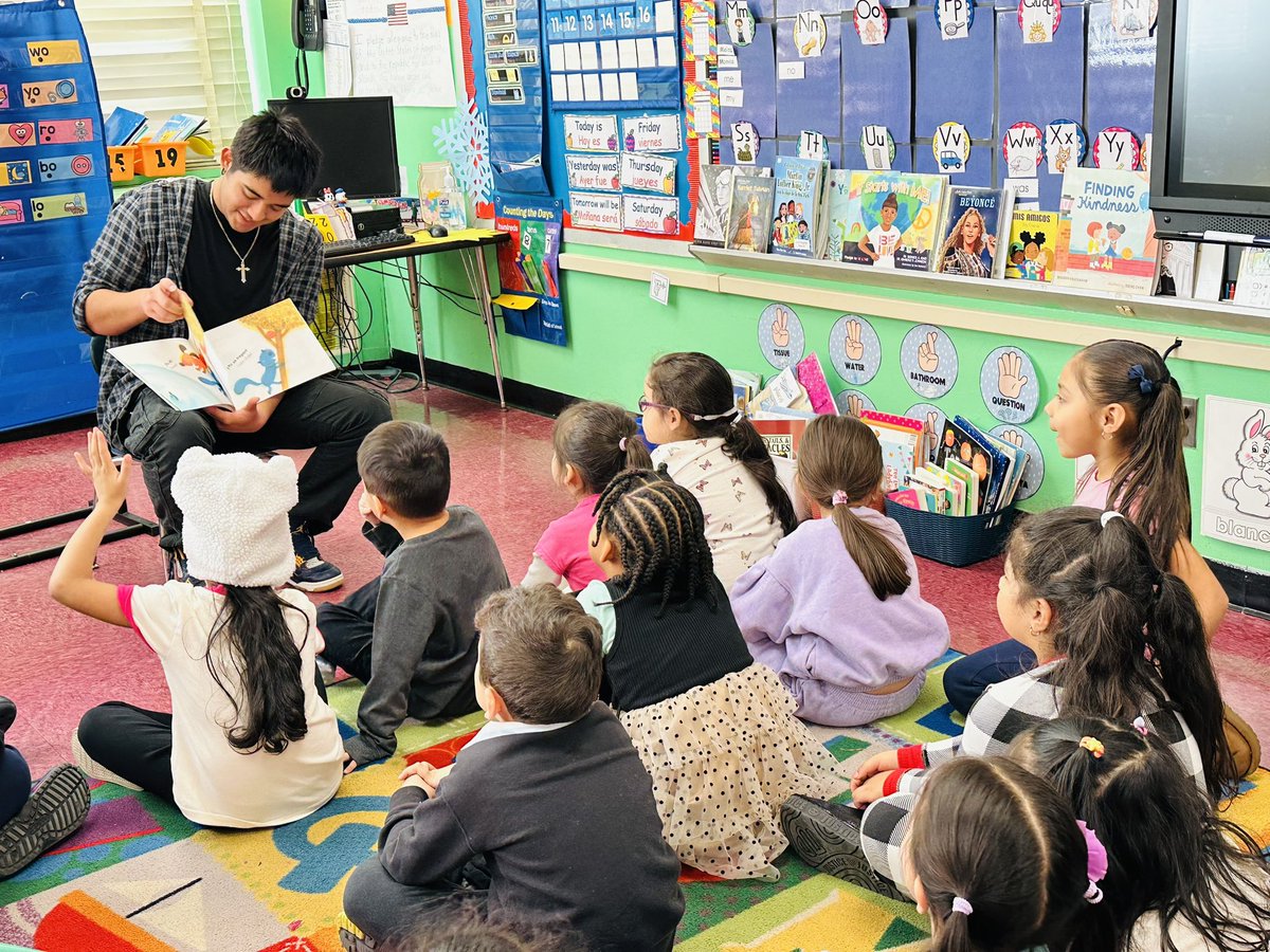 Our Bilingual High School @UniondaleUFSD Scholars were Bilingual Mystery Guest Readers in our @northernparkway Northern Parkway Dual Language Kindergarten classes 📚 Showing our young students the SuperPower of being bilingual. @uniondale_k12